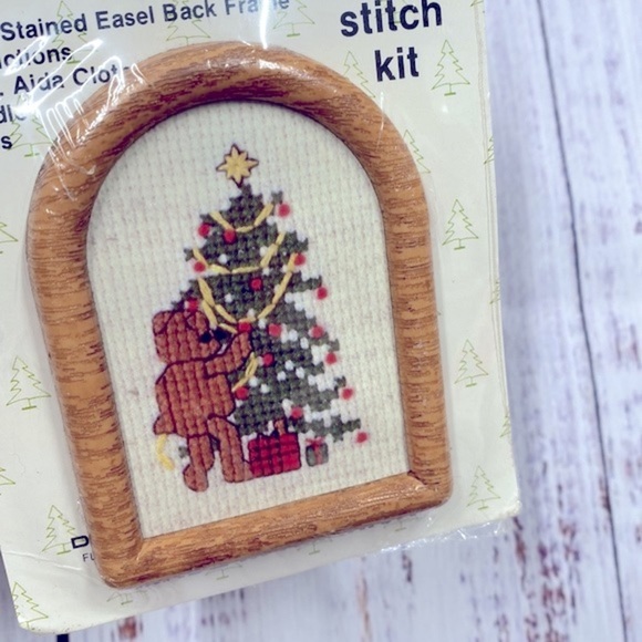 Vintage Teddy with Christmas tree embroidery kit new in package - Picture 3 of 4